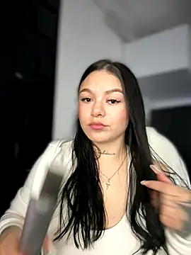 Snapshot of Megaan__More chatting on 10/17/25, 02:48 Megaan More online show from 10/17/25, 02:48