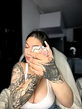 Snapshot of Megaan__More chatting on 10/25/25, 02:41 Megaan More online show from 10/25/25, 02:41