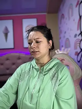 Snapshot of Megaan__More chatting on 11/01/25, 02:57 Megaan More online show from 11/01/25, 02:57