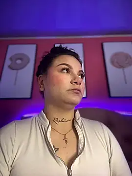 Snapshot of Megaan__More chatting on 11/10/25, 02:43 Megaan More online show from 11/10/25, 02:43