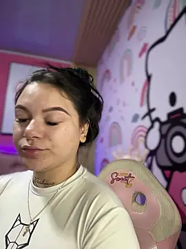 Snapshot of Megaan__More chatting on 11/11/25, 02:00 Megaan More online show from 11/11/25, 02:00