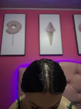 Snapshot of Megaan__More chatting on 11/14/25, 02:10 Megaan More online show from 11/14/25, 02:10