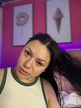 Snapshot of Megaan__More chatting on 11/16/25, 02:17 Megaan More online show from 11/16/25, 02:17