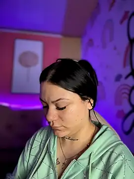 Snapshot of Megaan__More chatting on 11/30/25, 01:31 Megaan More online show from 11/30/25, 01:31