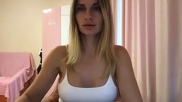 Snapshot of KarelliaStar chatting on 06/14/26, 05:26 KarelliaStar online show from 06/14/26, 05:26