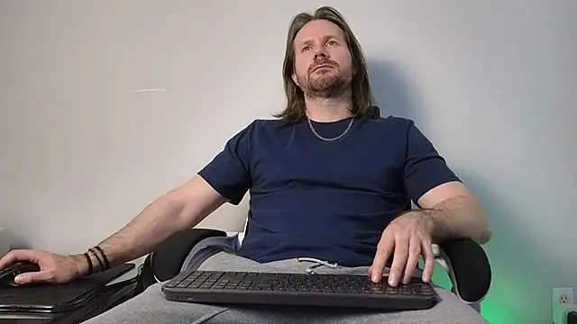 AlbinoAdonis online show from 12/19/25, 08:16