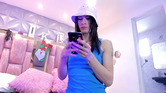 Charlotte Landry   online show from 12/03/25, 04:05