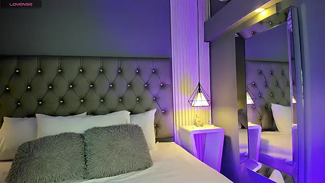 LunaBloomn online show from 11/27/25, 05:04