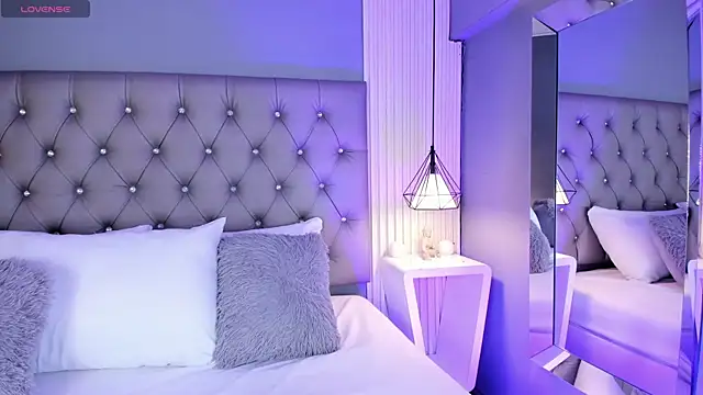 Snapshot of LunaBloomn chatting on 01/08/26, 05:04 LunaBloomn online show from 01/08/26, 05:04