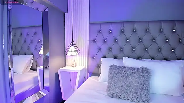 Snapshot of LunaBloomn chatting on 01/10/26, 05:04 LunaBloomn online show from 01/10/26, 05:04