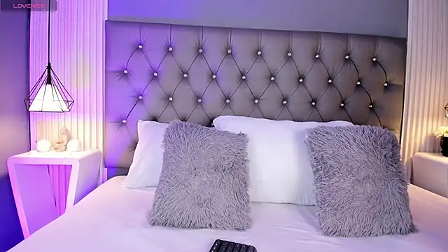 Snapshot of LunaBloomn chatting on 01/17/26, 05:05 LunaBloomn online show from 01/17/26, 05:05