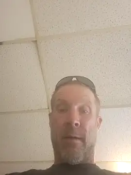 Mrdano0000 online show from 10/28/25, 04:31