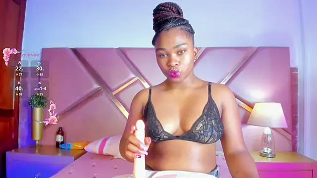 Snapshot of SophieSinclair chatting on 09/20/25, 12:17 SophieSinclair online show from 09/20/25, 12:17