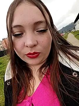 Snapshot of Lunna_azul chatting on 09/20/25, 02:07 Lunna azul online show from 09/20/25, 02:07