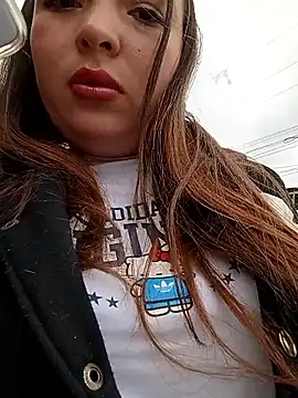 Snapshot of Lunna_azul chatting on 09/25/25, 02:21 Lunna azul online show from 09/25/25, 02:21