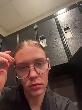 Snapshot of AllesandraLove chatting on 11/10/25, 03:11 AllesandraLove online show from 11/10/25, 03:11