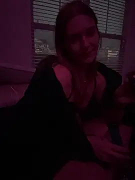 Snapshot of AllesandraLove chatting on 11/26/25, 12:28 AllesandraLove online show from 11/26/25, 12:28