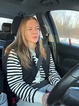 Snapshot of AllesandraLove chatting on 12/17/25, 02:12 AllesandraLove online show from 12/17/25, 02:12