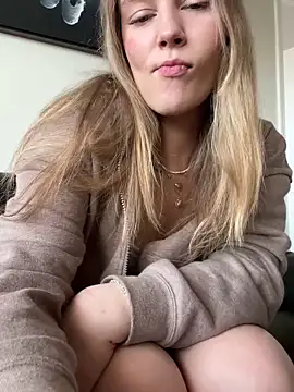 Snapshot of AllesandraLove chatting on 02/01/26, 07:56 AllesandraLove online show from 02/01/26, 07:56