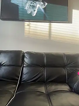 Snapshot of AllesandraLove chatting on 02/07/26, 10:24 AllesandraLove online show from 02/07/26, 10:24