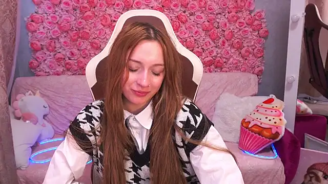 Snapshot of FoxyMayy chatting on 05/30/26, 04:20 FoxyMayy online show from 05/30/26, 04:20