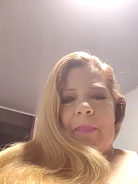 Snapshot of Casandra_Cruz chatting on 10/11/25, 12:32 Casandra Cruz online show from 10/11/25, 12:32