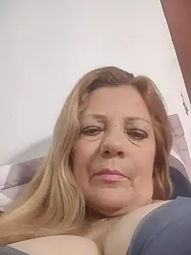 Snapshot of Casandra_Cruz chatting on 10/15/25, 01:39 Casandra Cruz online show from 10/15/25, 01:39