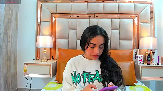 Leslie Bussh  online show from 11/09/25, 11:08