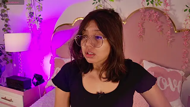 Lauuu2007 online show from 03/27/26, 09:14