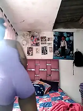 Snapshot of Kloee_12 chatting on 11/28/25, 01:47 Kloee 12 online show from 11/28/25, 01:47