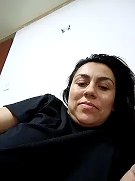 Snapshot of vanessa-titisM chatting on 10/19/25, 04:02 vanessa-titisM online show from 10/19/25, 04:02