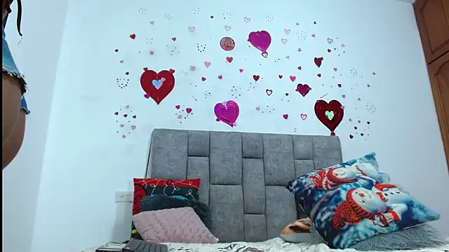 ebony joness online show from 12/14/25, 05:07