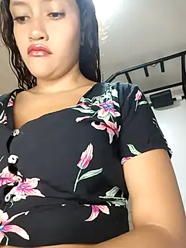 ArielBlossom    online show from 02/02/26, 11:42