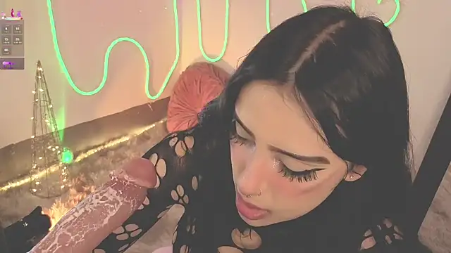 ashlynnlowe  online show from 12/19/25, 07:32