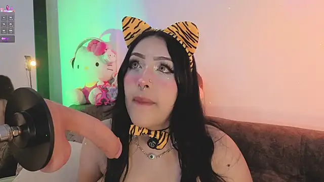 ashlynnlowe  online show from 03/10/26, 07:19