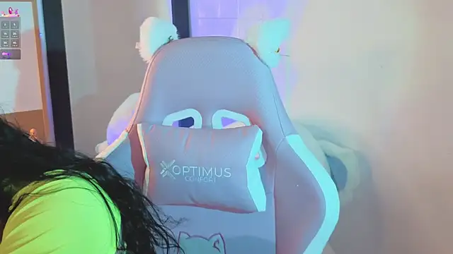 ashlynnlowe  online show from 04/22/26, 10:22