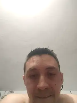 Snapshot of eslabon19 chatting on 09/30/25, 04:06 eslabon19 online show from 09/30/25, 04:06