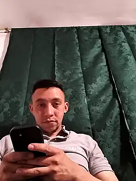 Snapshot of eslabon19 chatting on 12/04/25, 02:21 eslabon19 online show from 12/04/25, 02:21