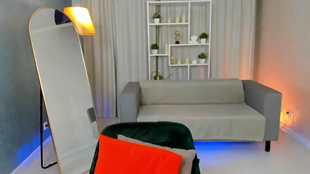 Snapshot of Nina_Devillle chatting on 10/08/25, 03:31 Nina Devillle online show from 10/08/25, 03:31