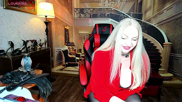 Snapshot of Nina_Devillle chatting on 02/19/26, 01:23 Nina Devillle online show from 02/19/26, 01:23