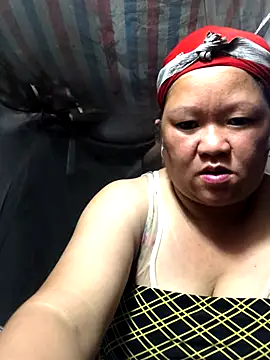 Snapshot of riso-00 chatting on 09/19/25, 03:52 riso-00 online show from 09/19/25, 03:52