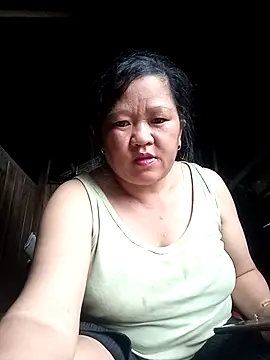 Snapshot of riso-00 chatting on 09/28/25, 02:28 riso-00 online show from 09/28/25, 02:28