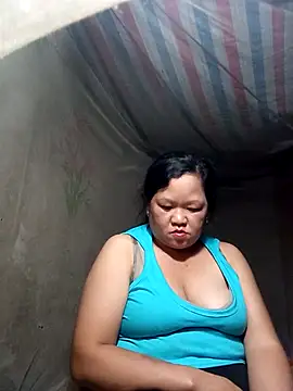 Snapshot of riso-00 chatting on 09/28/25, 02:33 riso-00 online show from 09/28/25, 02:33