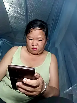 Snapshot of riso-00 chatting on 10/04/25, 01:42 riso-00 online show from 10/04/25, 01:42