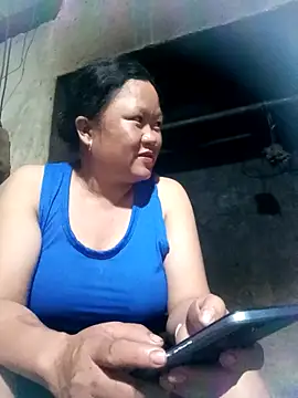 Snapshot of riso-00 chatting on 10/13/25, 01:00 riso-00 online show from 10/13/25, 01:00