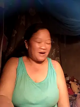 Snapshot of riso-00 chatting on 10/20/25, 04:40 riso-00 online show from 10/20/25, 04:40