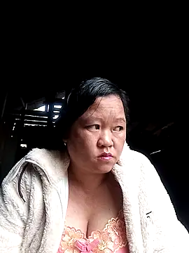 Snapshot of riso-00 chatting on 10/24/25, 04:42 riso-00 online show from 10/24/25, 04:42