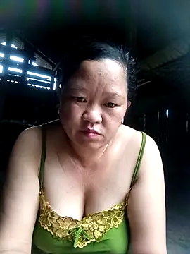 Snapshot of riso-00 chatting on 11/10/25, 09:08 riso-00 online show from 11/10/25, 09:08