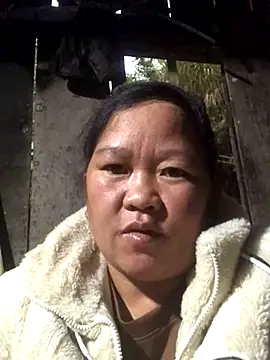 Snapshot of riso-00 chatting on 11/21/25, 10:25 riso-00 online show from 11/21/25, 10:25