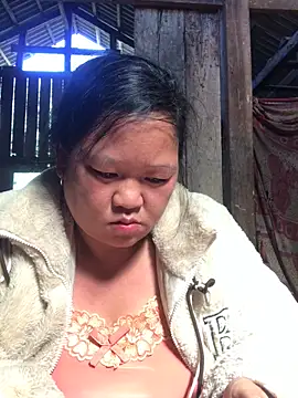 Snapshot of riso-00 chatting on 11/30/25, 05:00 riso-00 online show from 11/30/25, 05:00